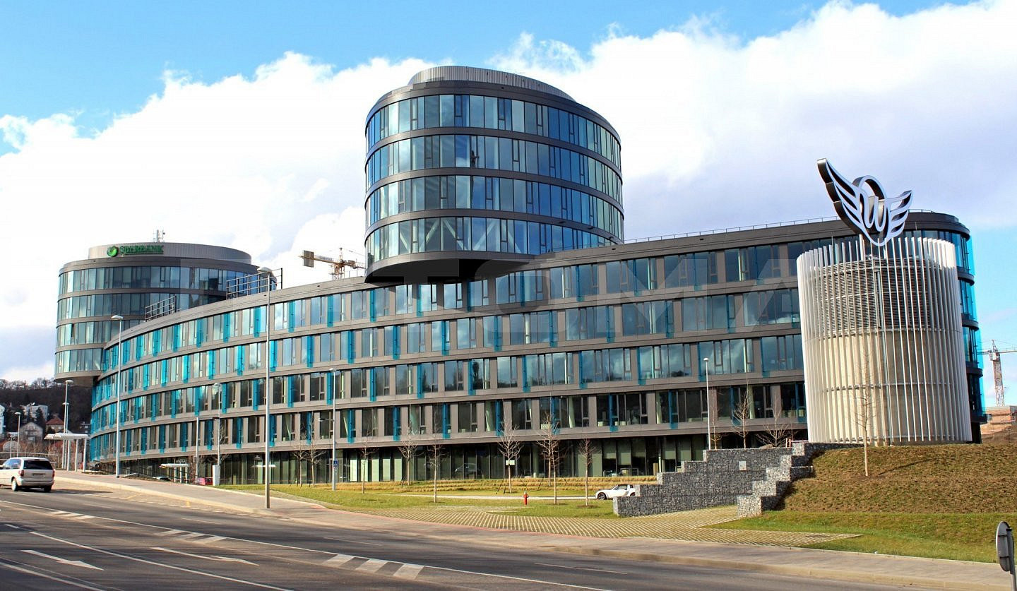 Pronájem kanceláře 558 m²