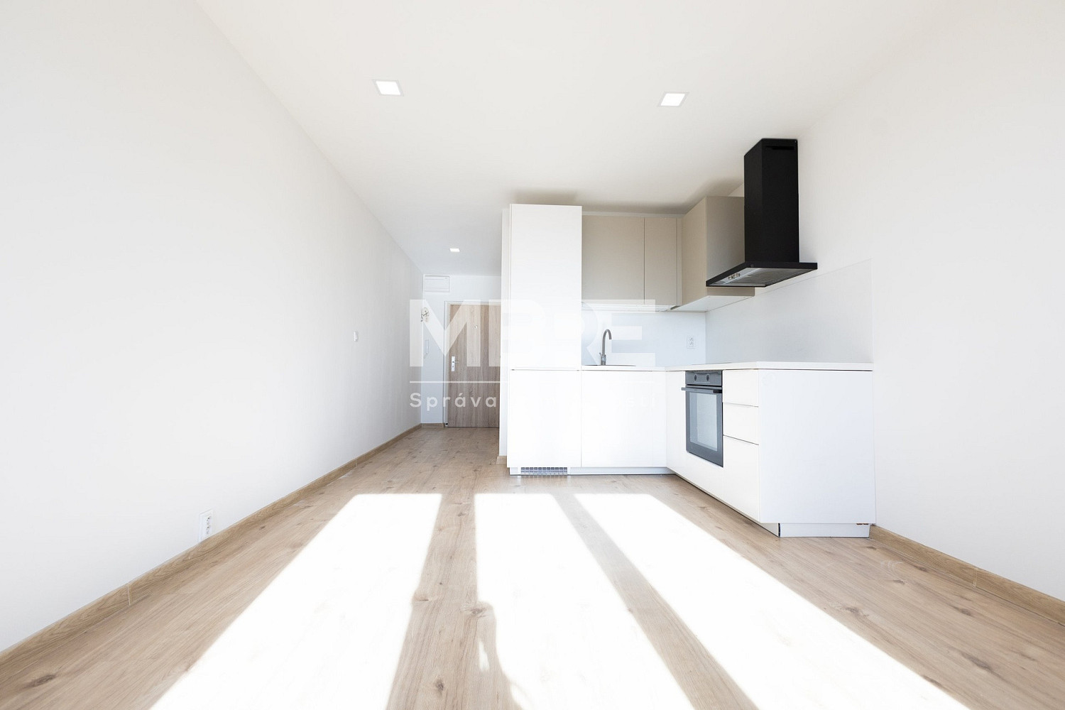 Pronájem bytu 1+kk 30 m² — photo 2