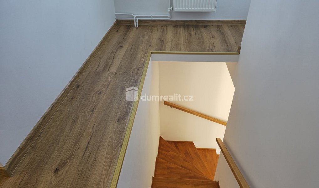Pronájem bytu 3+kk 74 m², Straky – náhled fotky 4