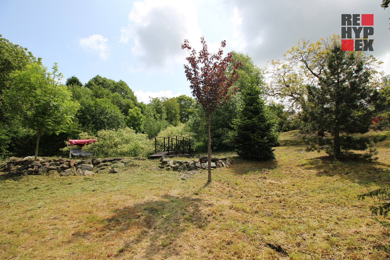 Prodej stavebního pozemku 1 736 m² – fotografie 2