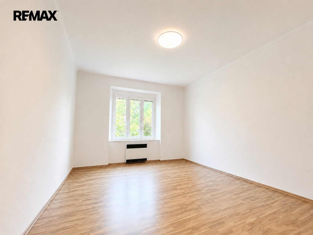 Pronájem bytu 2+kk 42 m² — photo 2