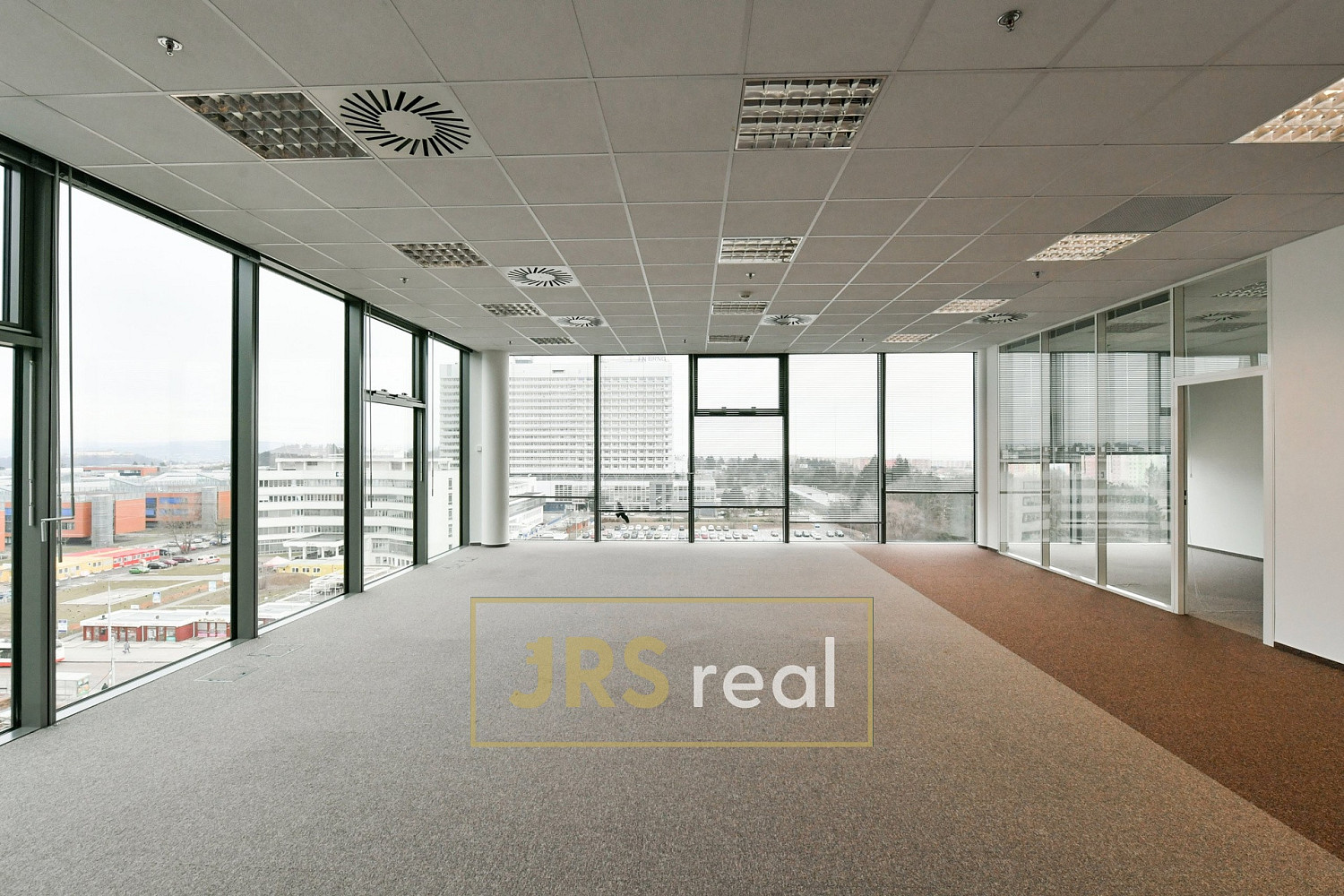Pronájem kanceláře 285 m² — photo 2