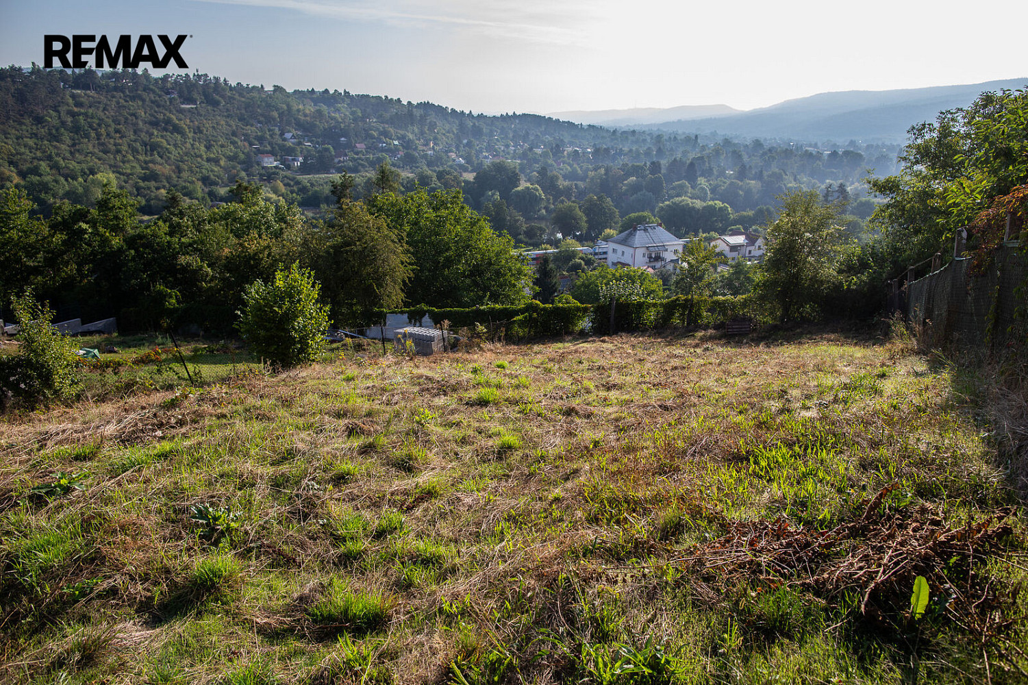 Prodej stavebního pozemku 694 m² – fotografie 2
