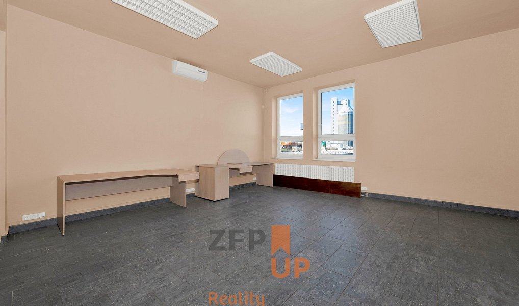Prodej obchodních prostor 702 m², Hodonín – náhled fotky 7