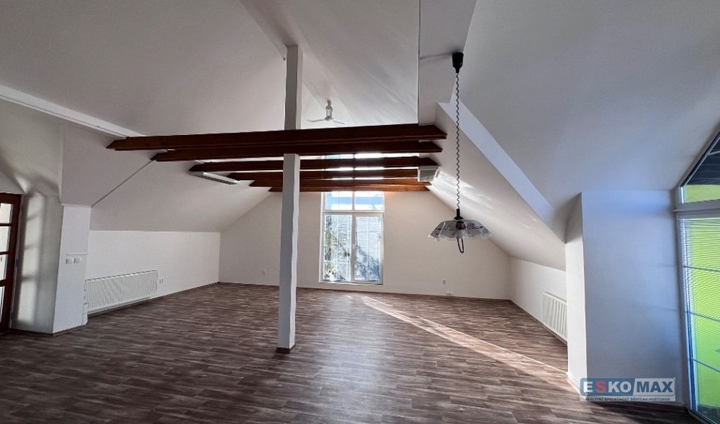 Pronájem bytu 2+1 100 m², Břeclav – náhled fotky 2