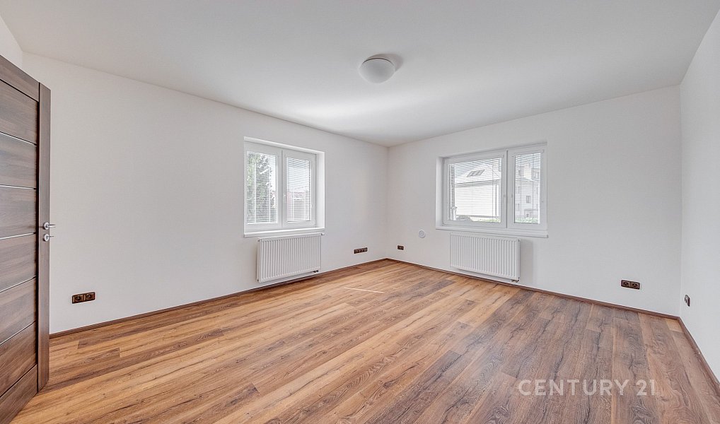 Pronájem bytu 4+kk 97 m², Úvaly – náhled fotky 3