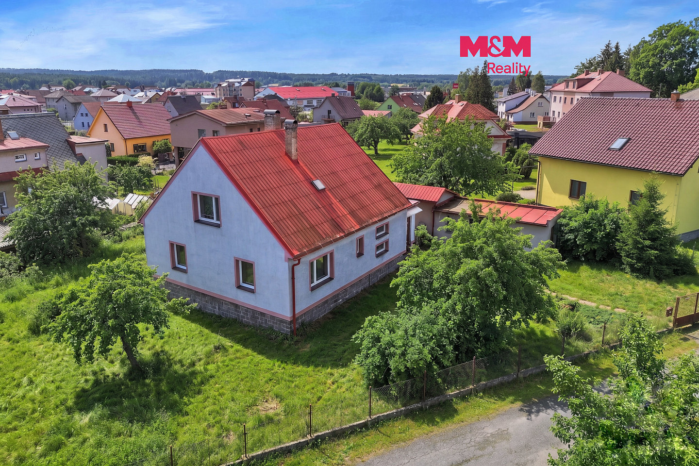 Prodej domu 225 m² s pozemkem 1 225 m²