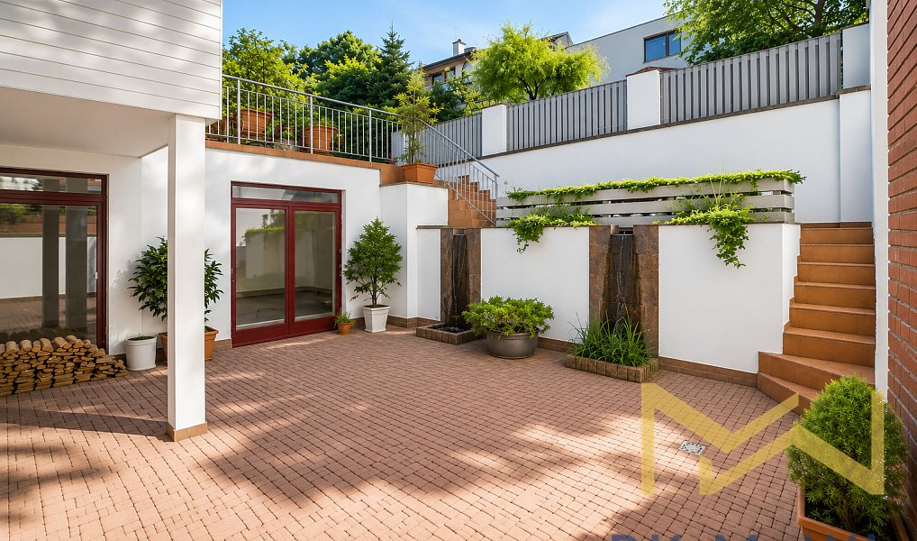 Pronájem domu 350 m² s pozemkem 330 m², Praha – náhled fotky 13