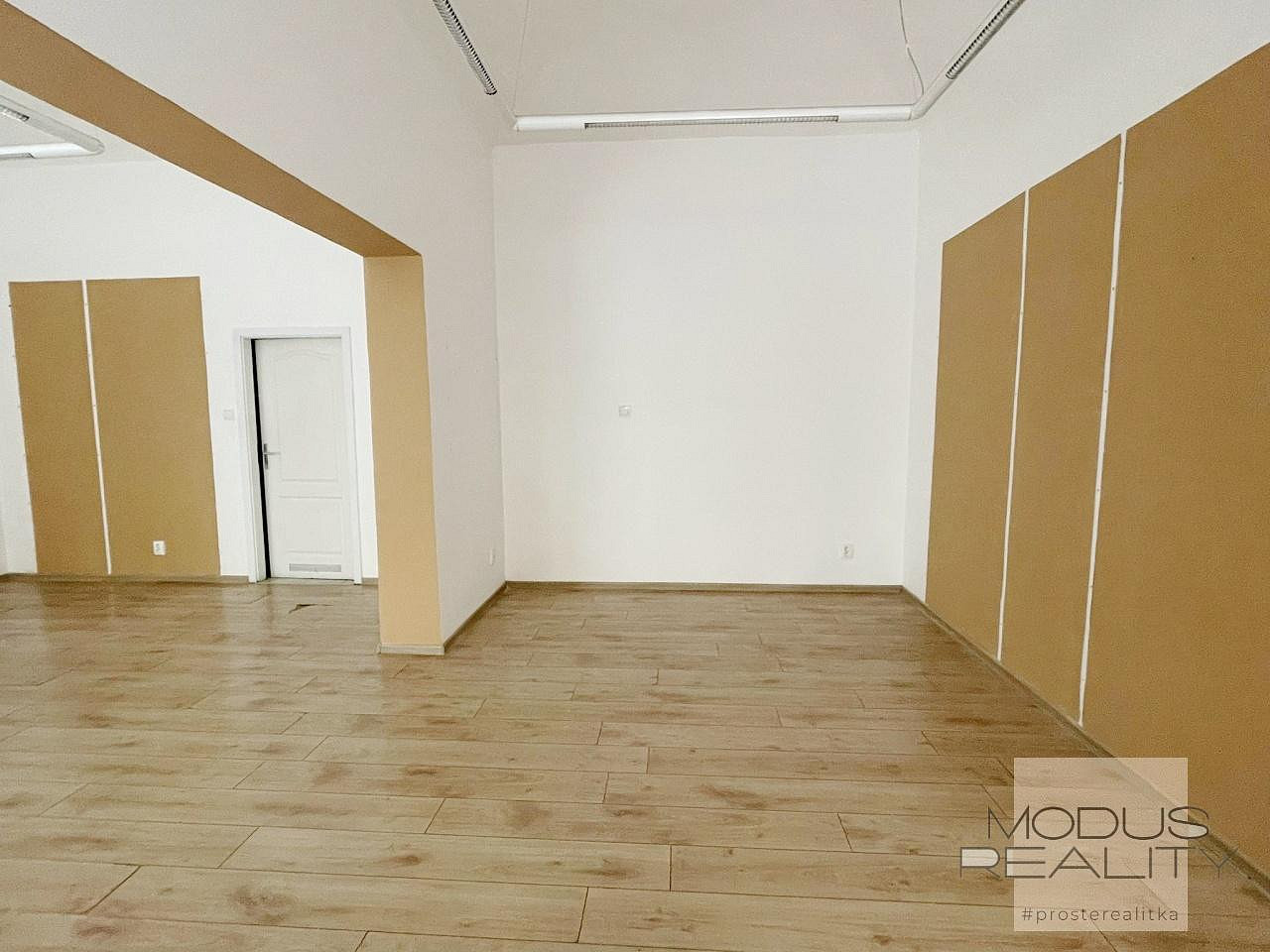 Pronájem nebytového prostoru 40 m², Praha 3 - Žižkov, výloha, MHD, sociální zázemí – pohled 3