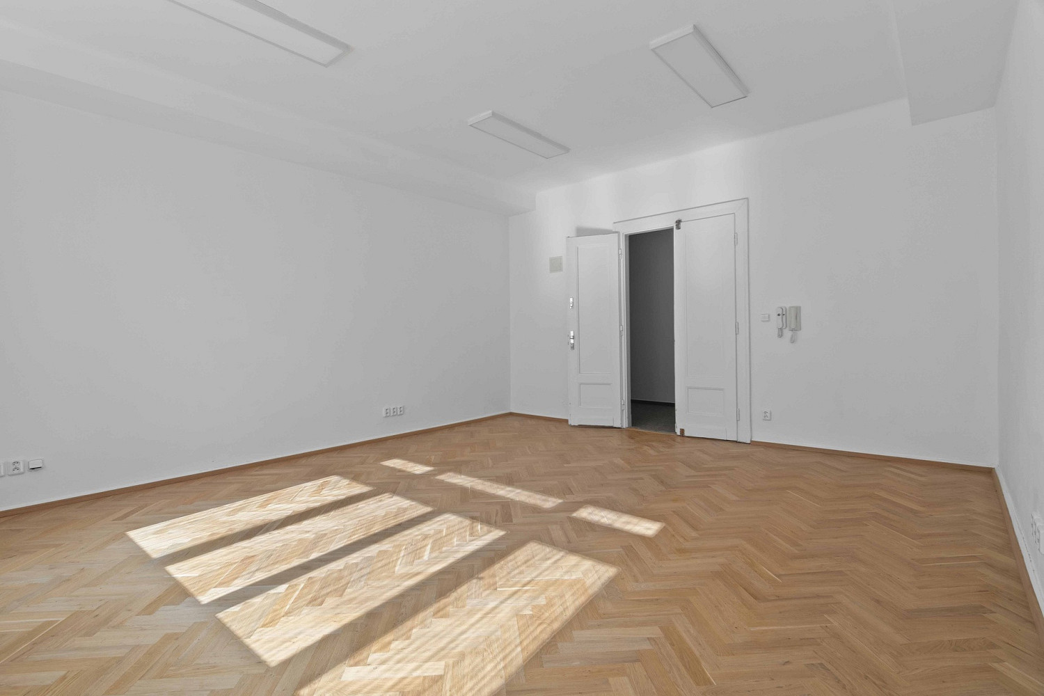 Pronájem kanceláře 31 m² — photo 2