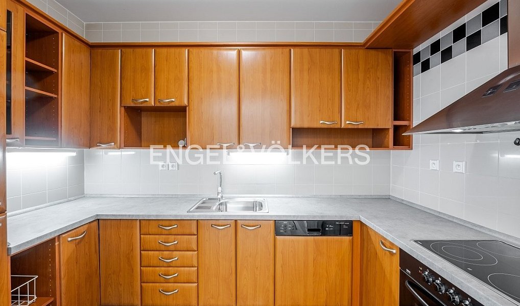 Pronájem bytu 5+1 156 m², Praha – náhled fotky 2
