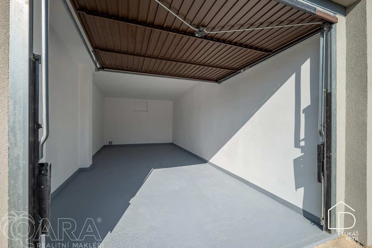 Garáž 22 m2 po kompletní rekonstrukci, Praha - Čakovice – fotografie 2