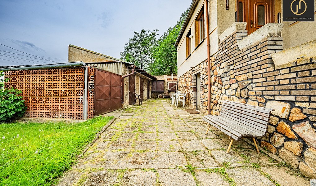 Prodej domu 277 m² s pozemkem 1 132 m², Lhota – náhled fotky 23