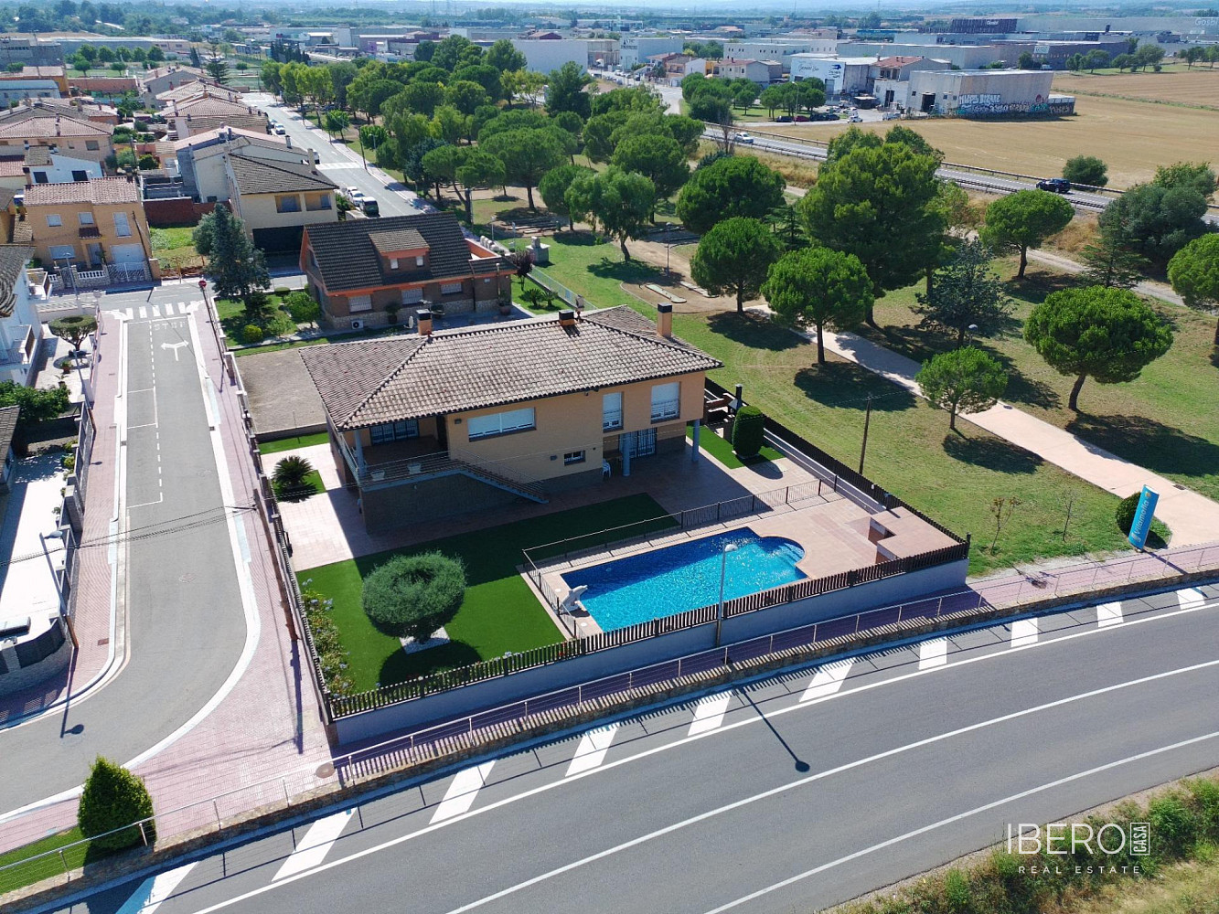 Prodej domu 1 143 m² s pozemkem 748 m²