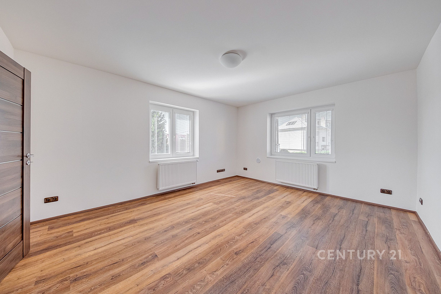 Pronájem bytu 4+kk 97 m² – fotografie 3