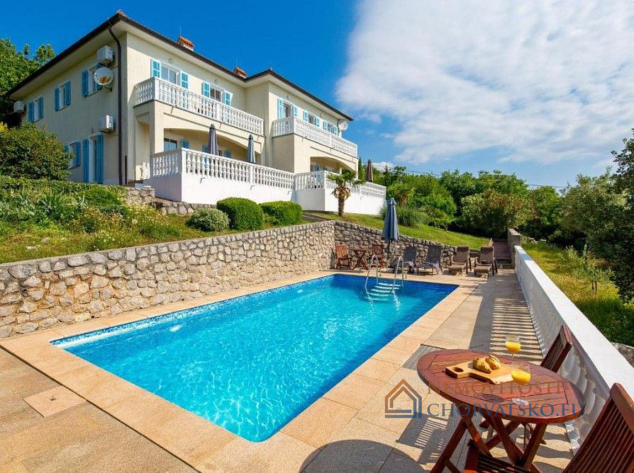 Prodej domu 300 m² s pozemkem 874 m² - Widok 2