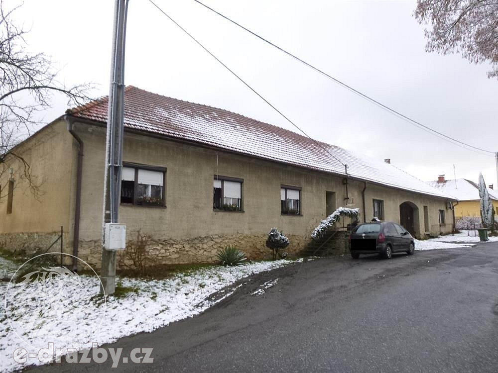 Dražba domu 1 267 m² s pozemkem 8 040 m²