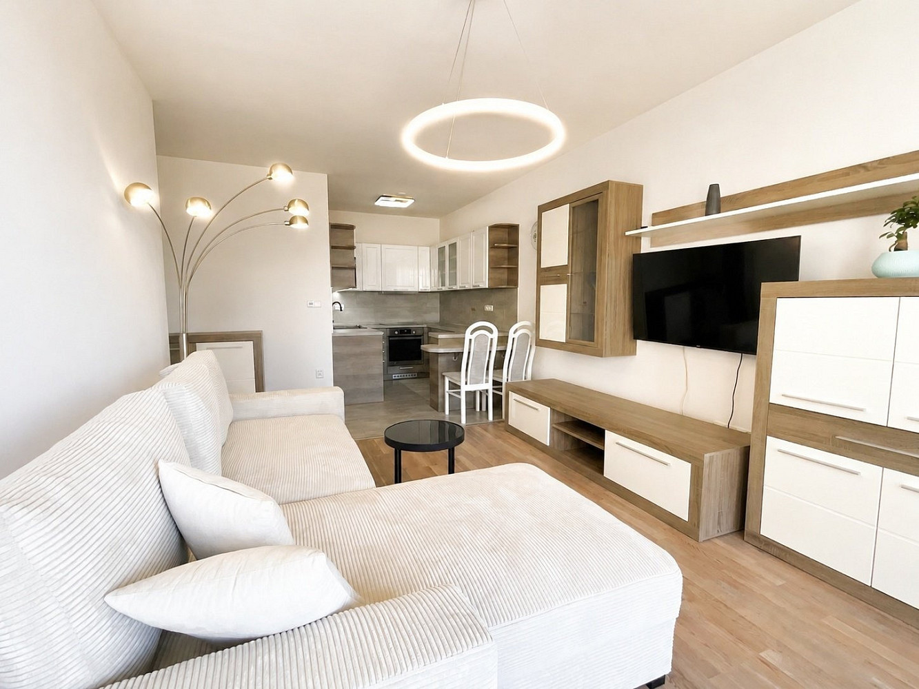 Pronájem bytu 2+kk 50 m² – fotografie 2