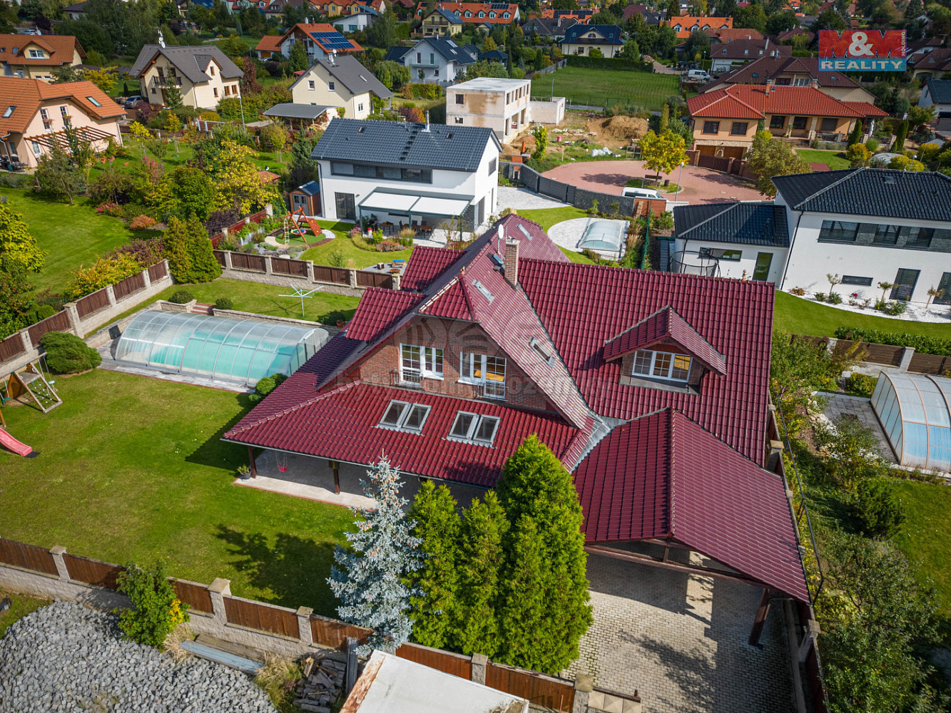 Prodej domu 246 m² s pozemkem 1 013 m² – fotografie 2