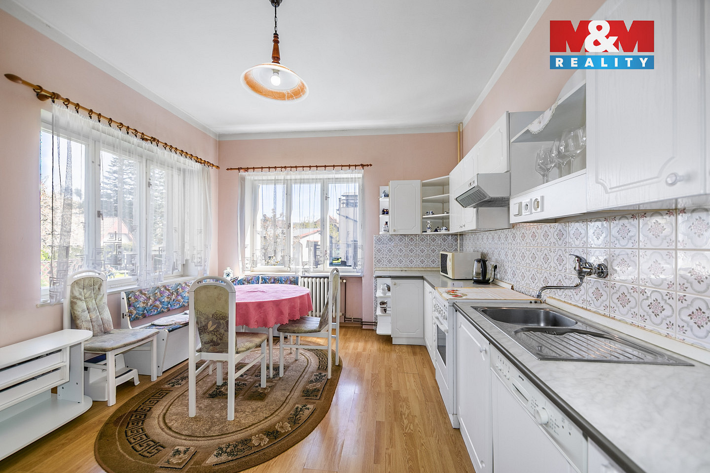 Prodej domu 295 m² s pozemkem 916 m² – fotografie 2