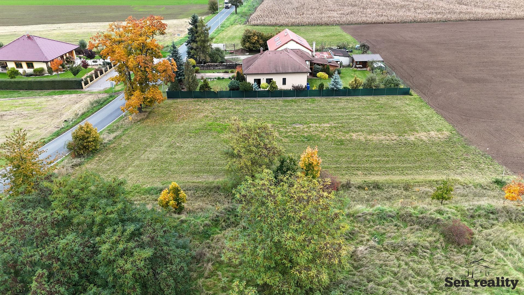 Prodej stavebního pozemku 800 m² – fotografie 2