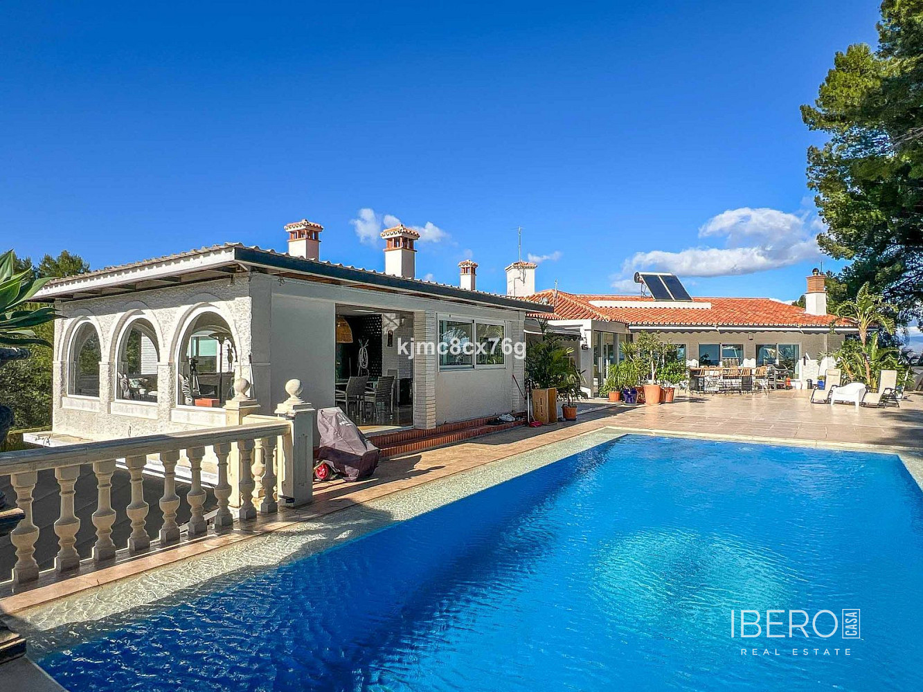 Prodej domu 915 m² s pozemkem 1 958 m²