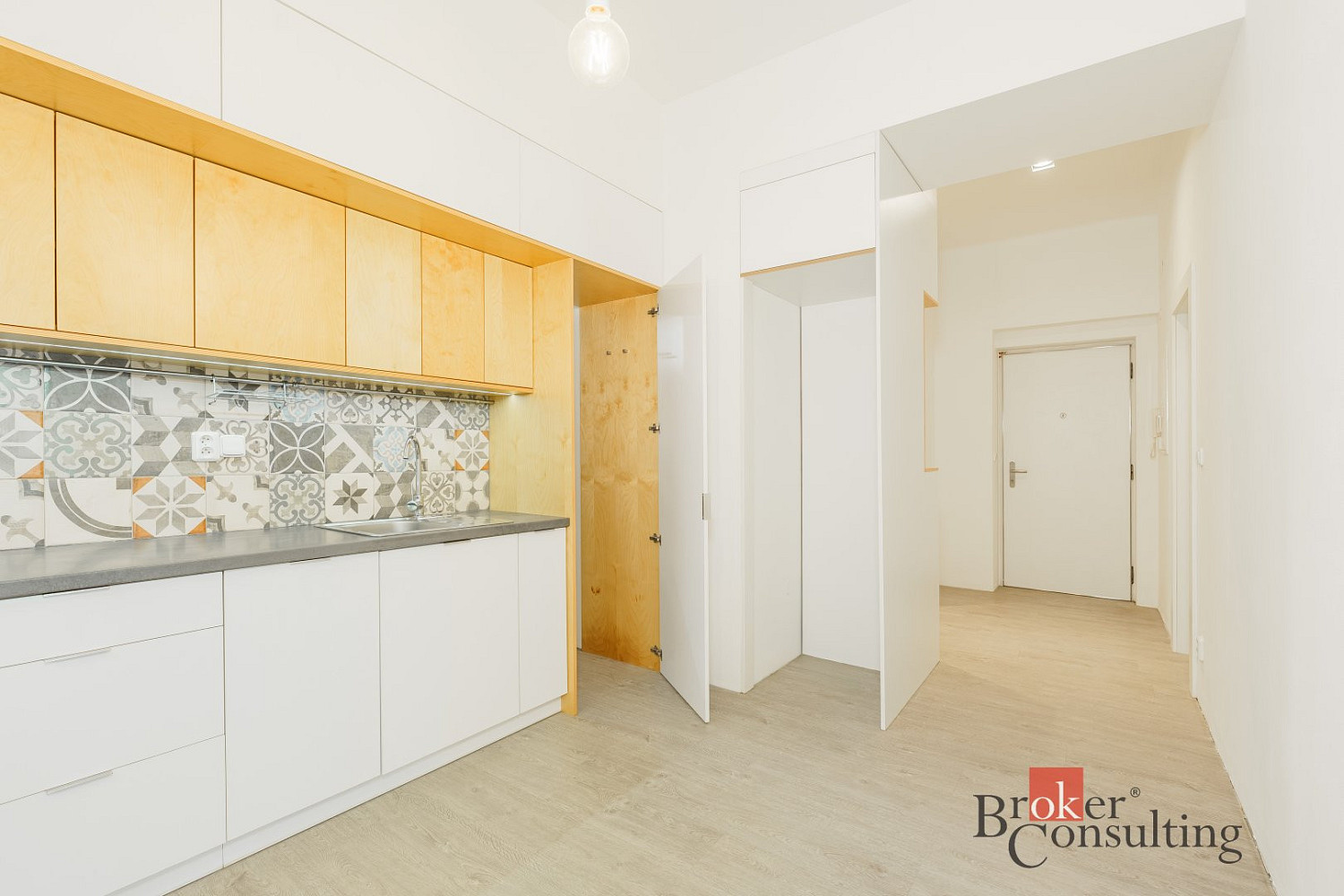 Pronájem bytu 2+1 74 m² – fotografie 3
