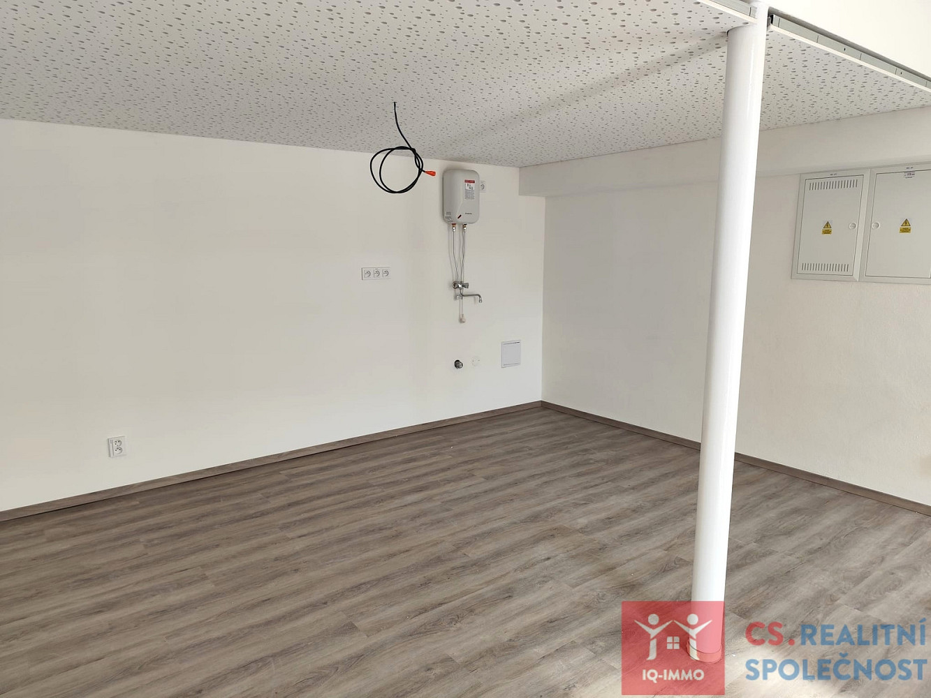 Pronájem obchodních prostor 28 m² — photo 2