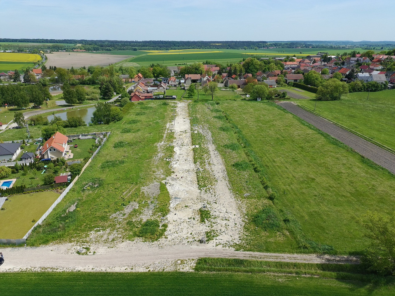 Prodej stavebního pozemku 834 m² – fotografie 2