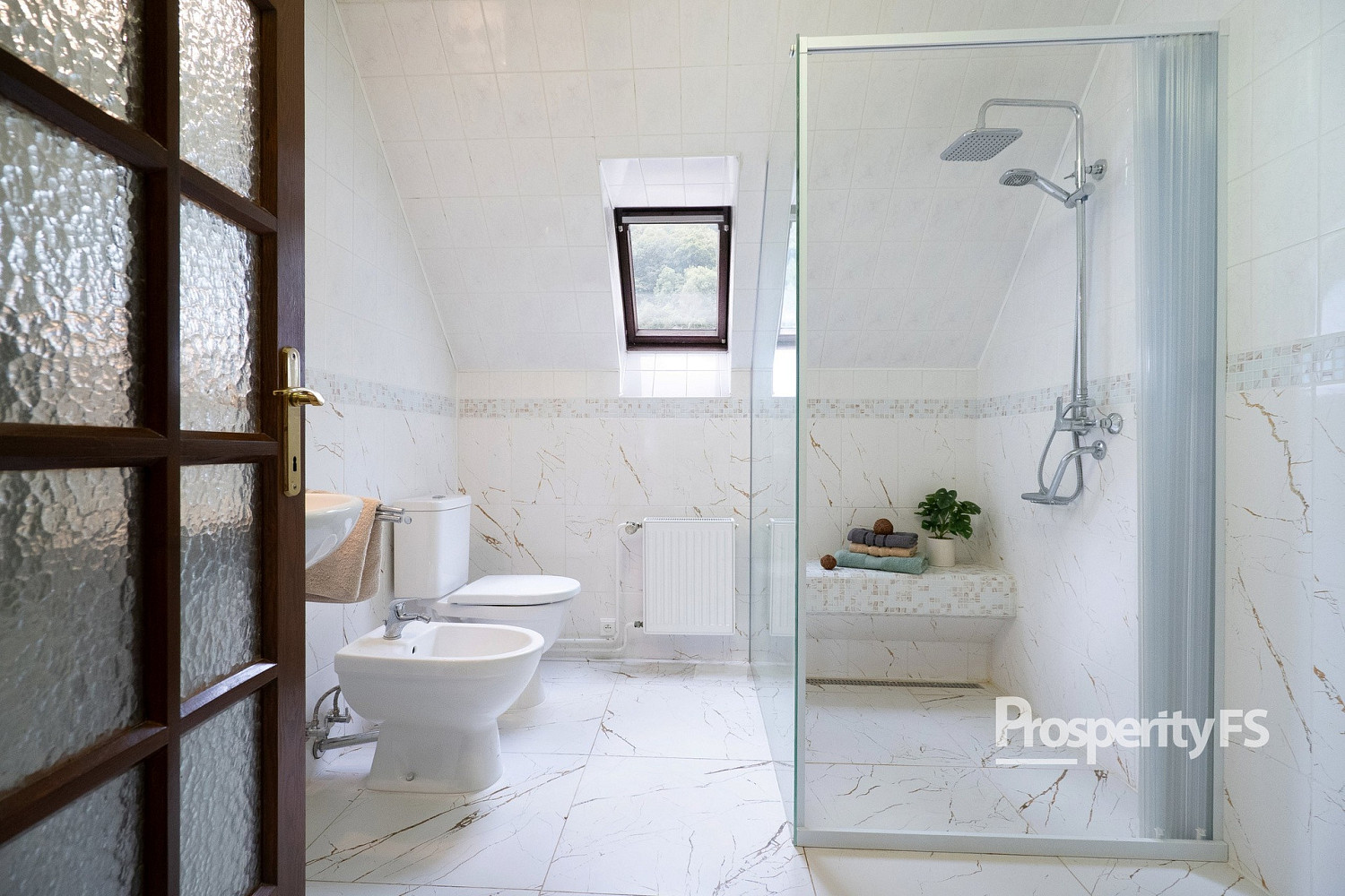 Prodej domu 319 m² s pozemkem 619 m² — photo 2