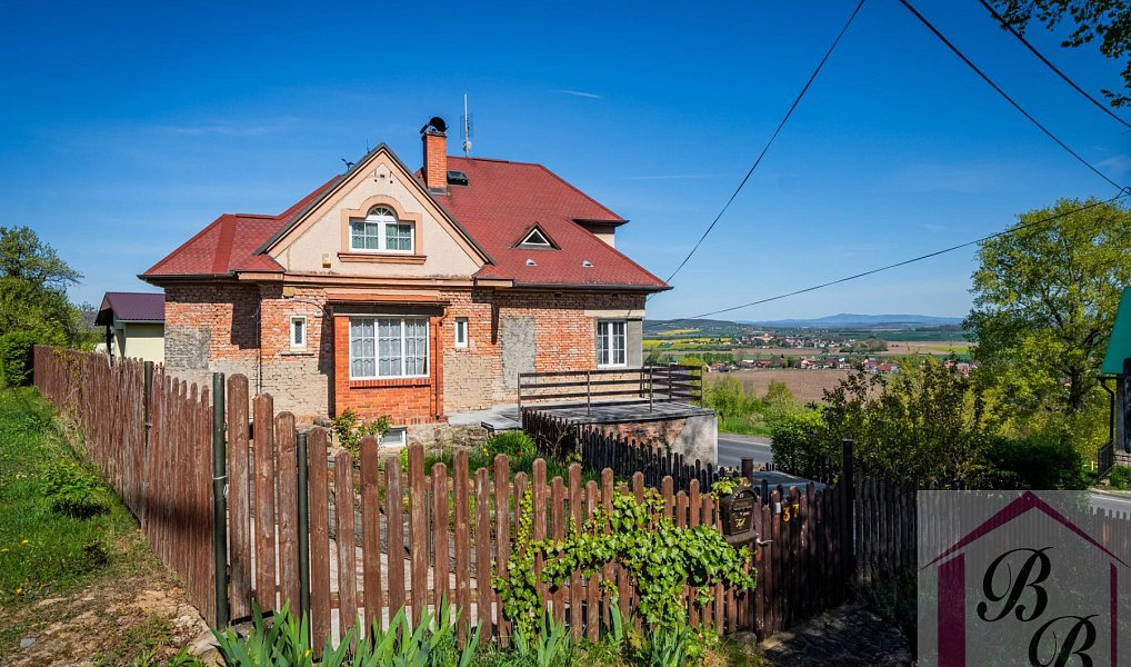 Prodej domu 219 m² s pozemkem 445 m², Dobrovice – náhled fotky 2