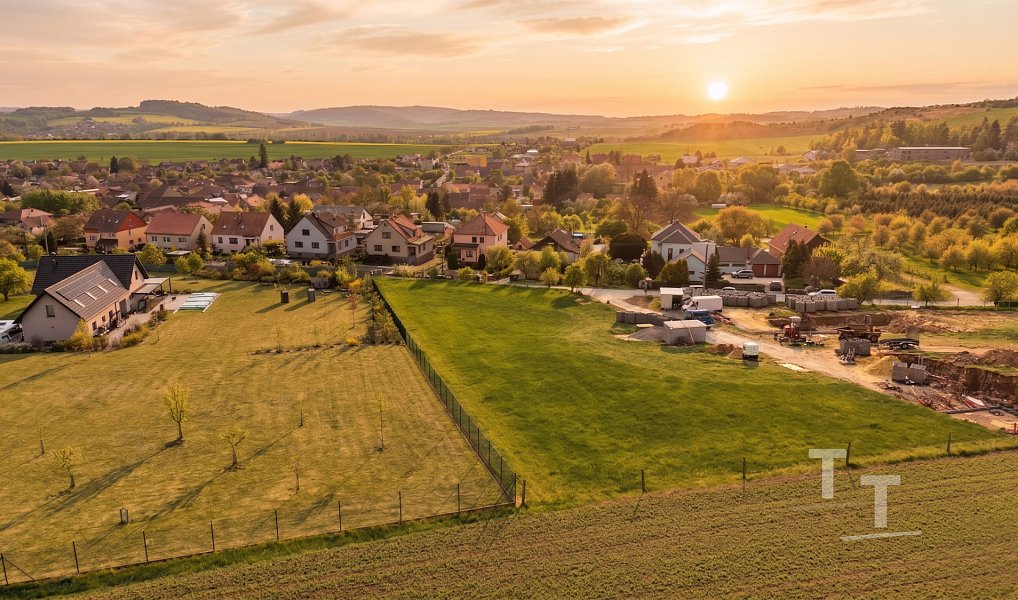 Prodej stavebního pozemku 1 418 m², Voděrady – náhled fotky 3