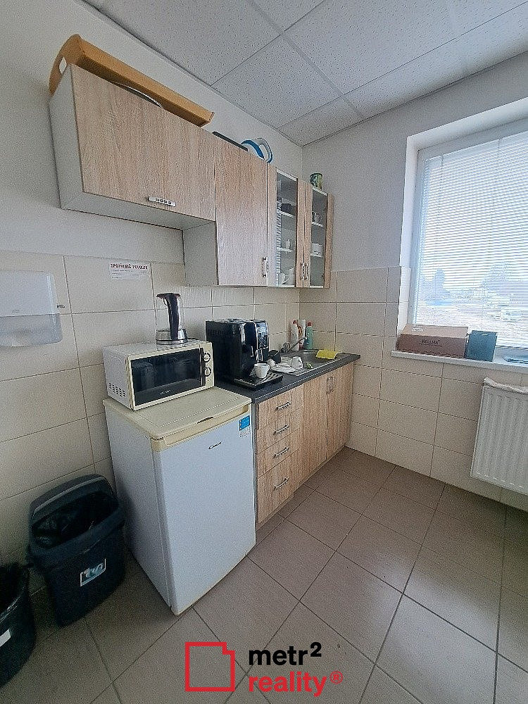 Pronájem kanceláře 162 m² – fotografie 4