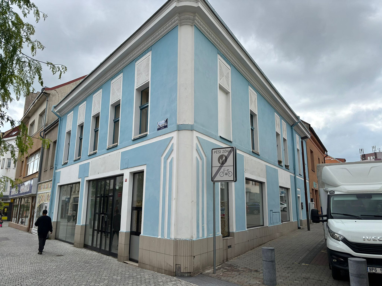 Pronájem obchodních prostor 121 m²