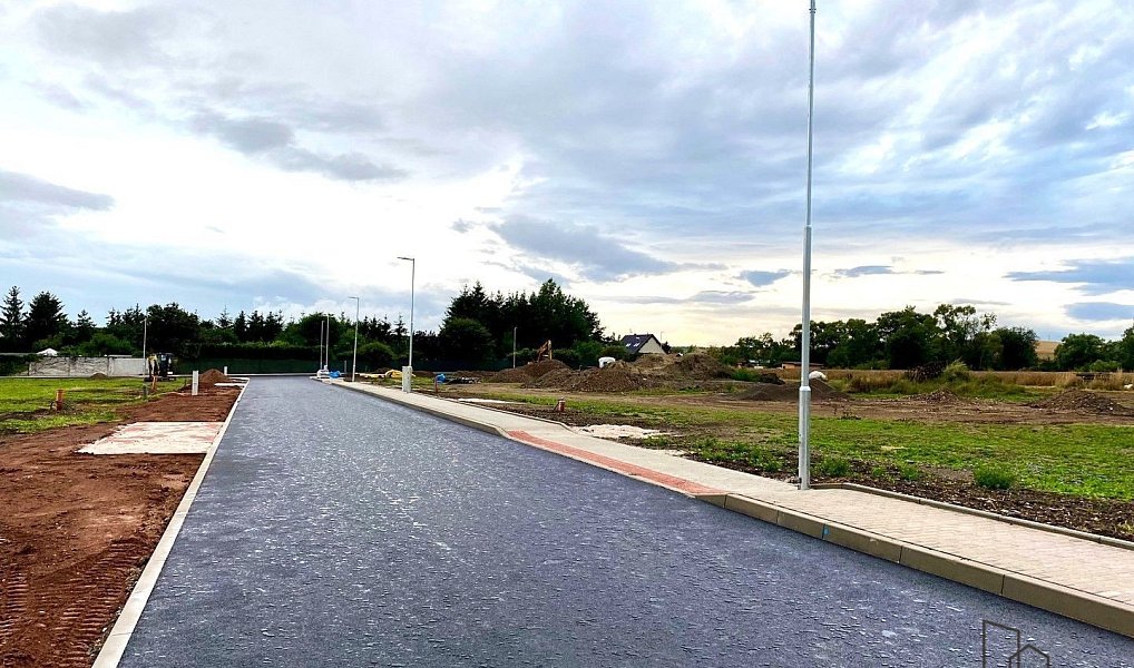 Prodej stavebního pozemku 1 002 m², Lišany – náhled fotky 3