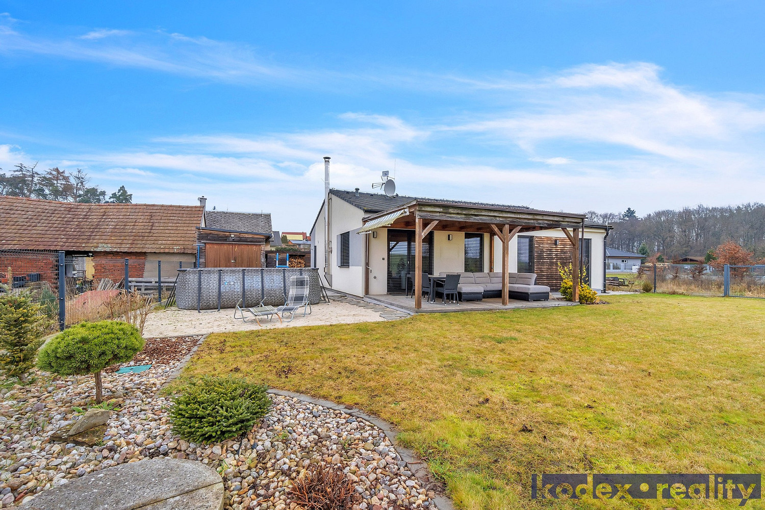 Prodej domu 107 m² s pozemkem 826 m² – fotografie 2