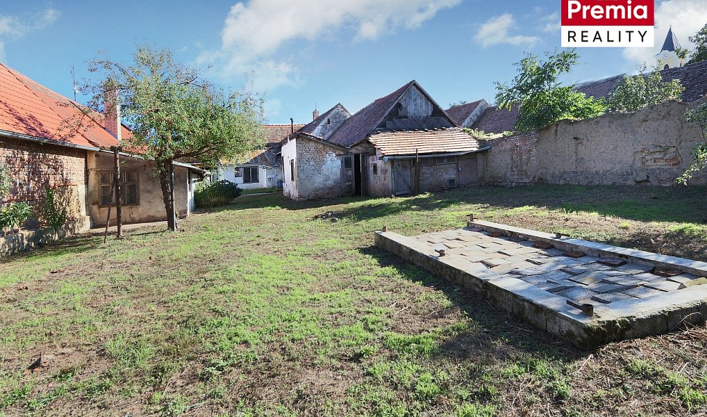 Prodej domu 230 m² s pozemkem 833 m², Strachotice – náhled fotky 2