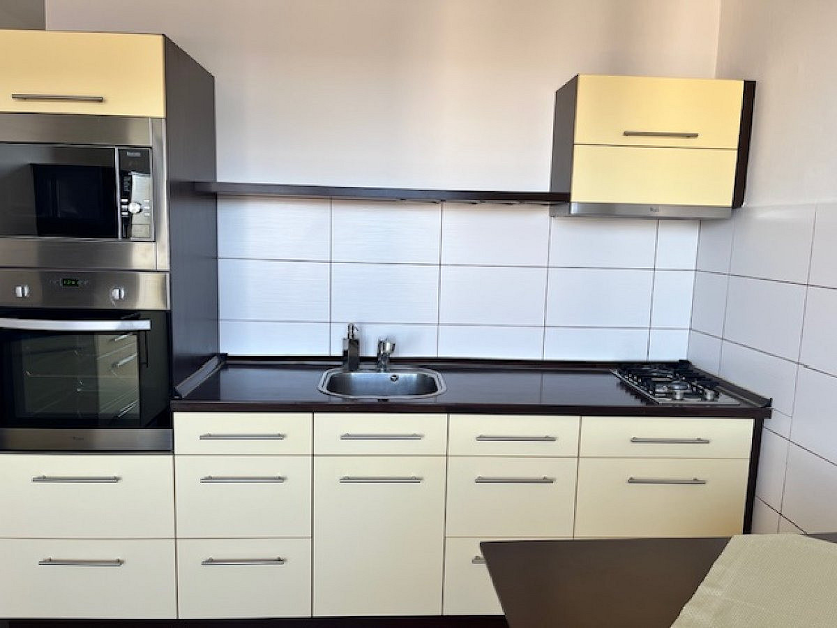 Pronájem bytu 2+1 78 m² – fotografie 3