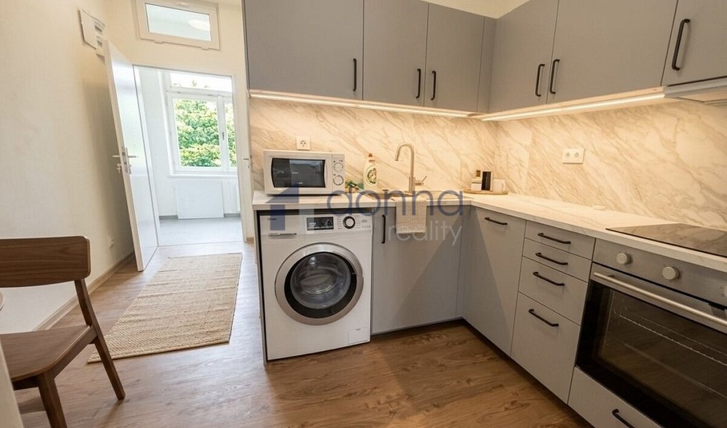 Pronájem bytu 1+1 42 m², Praha – náhled fotky 2