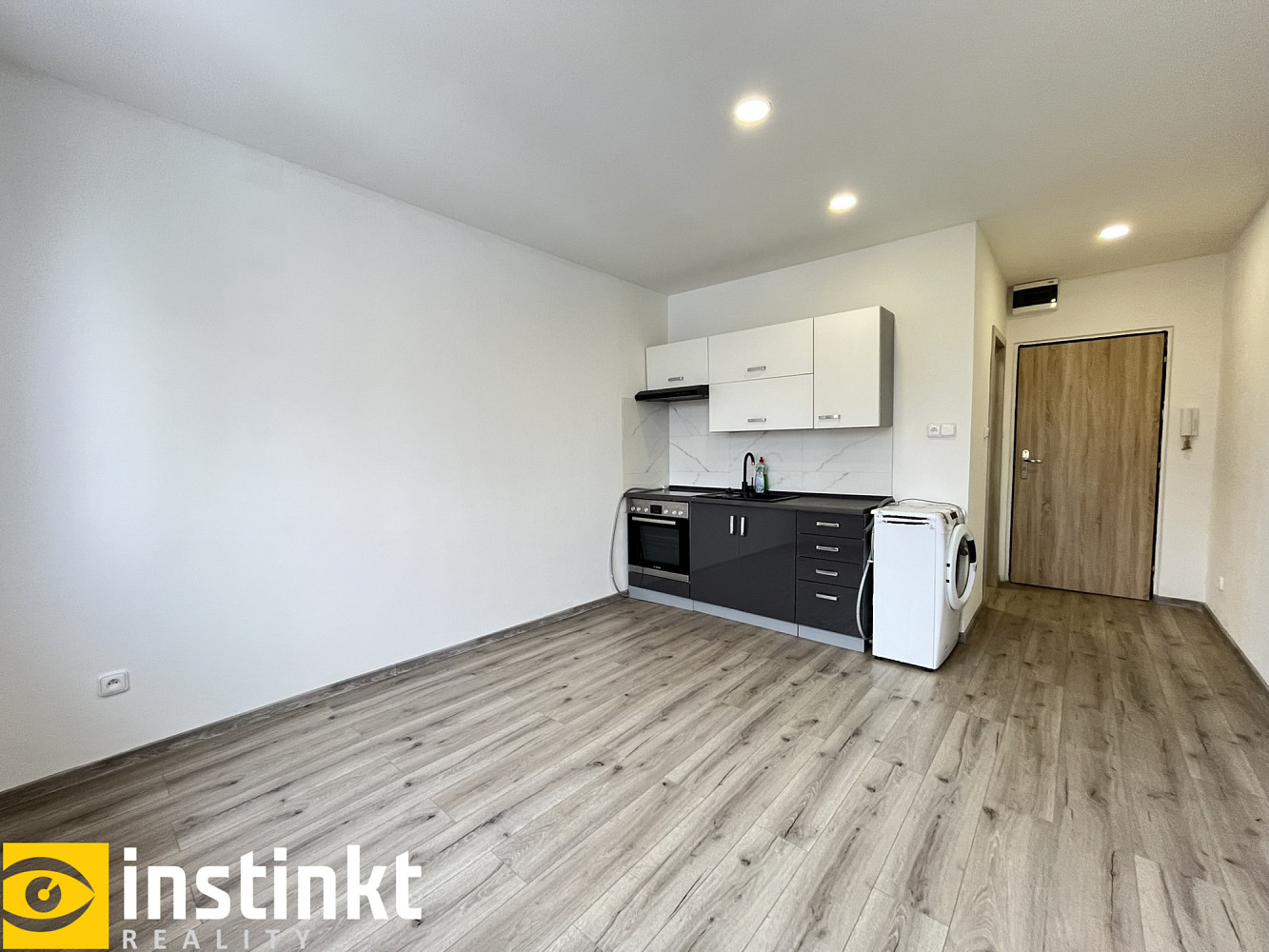 Pronájem bytu 1+kk 28 m² – fotografie 4