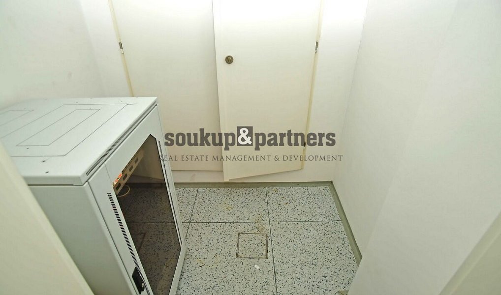 Pronájem kanceláře 210 m², Praha – náhled fotky 13
