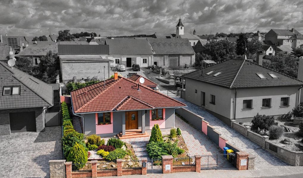 Pronájem domu 112 m² s pozemkem 482 m², Kuchařovice – fotka 1 z 32
