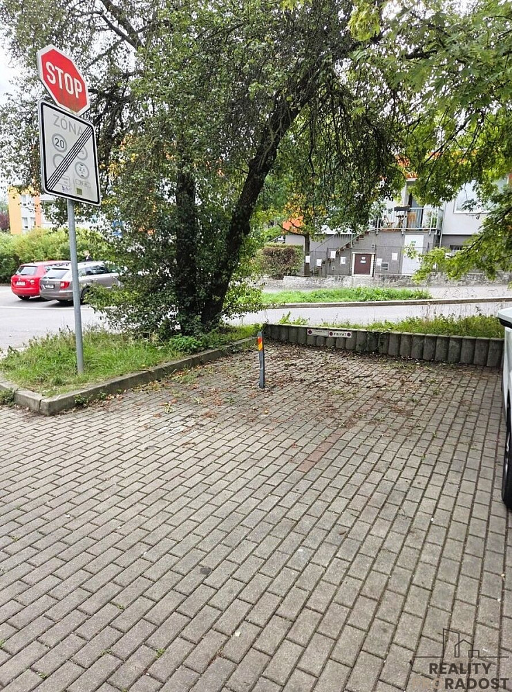Pronájem garážového stání (18 m2), ul. Kudrnova, Praha - Motol – fotografie 2