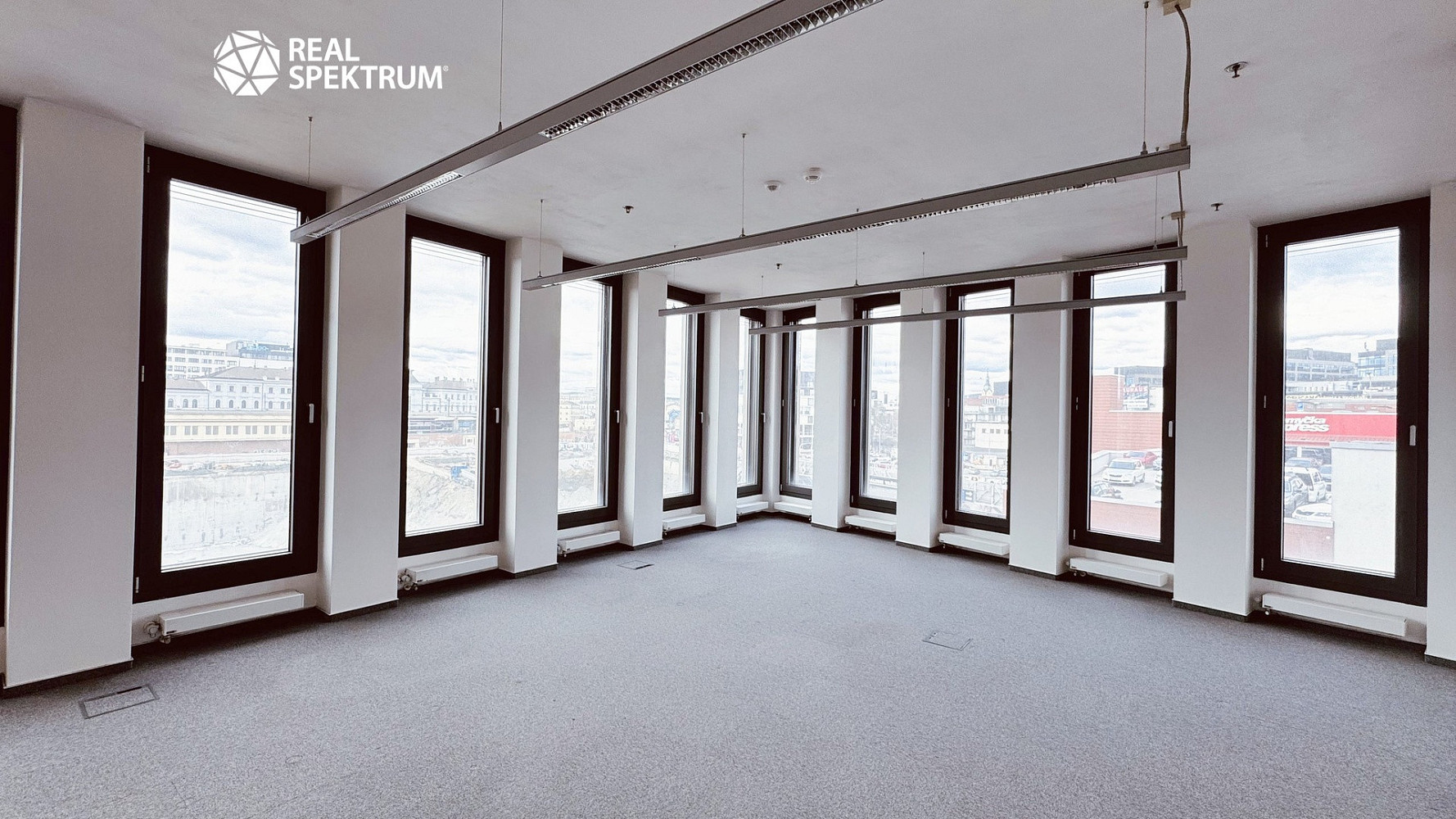 Pronájem kanceláře 671 m² – fotografie 5