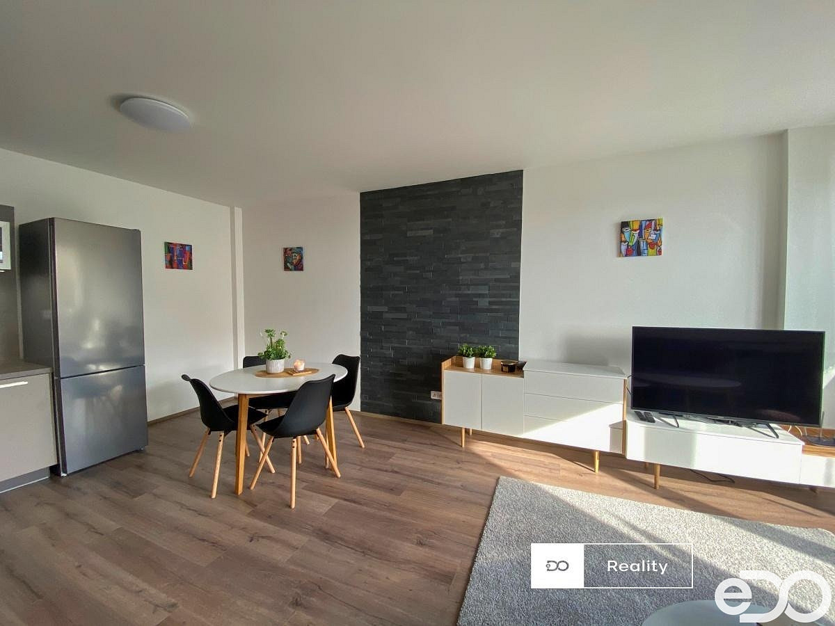 Pronájem bytu 2+kk 69 m² — photo 4
