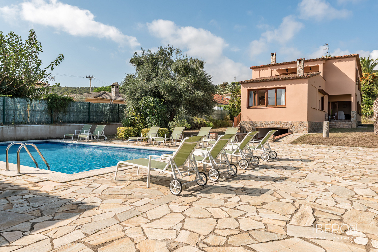Prodej domu 383 m² s pozemkem 1 157 m²