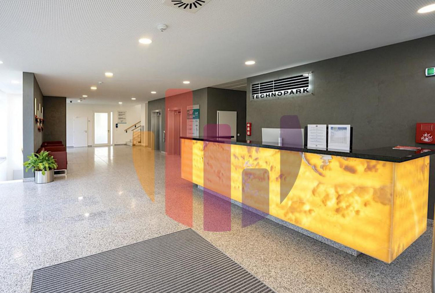 Pronájem kanceláře 243 m² — photo 2