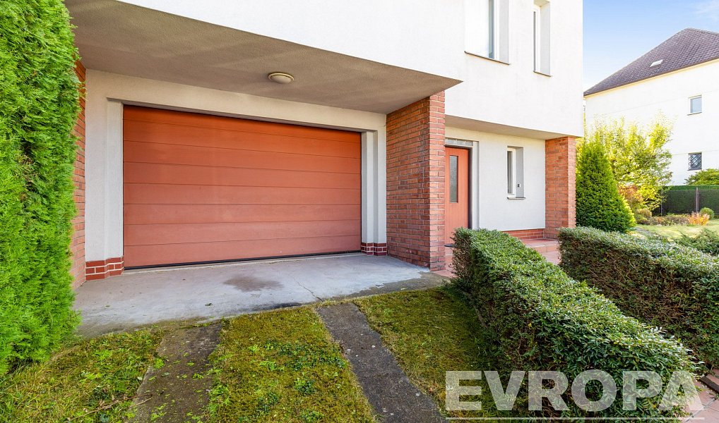 Pronájem domu 220 m² s pozemkem 409 m², Praha – náhled fotky 32