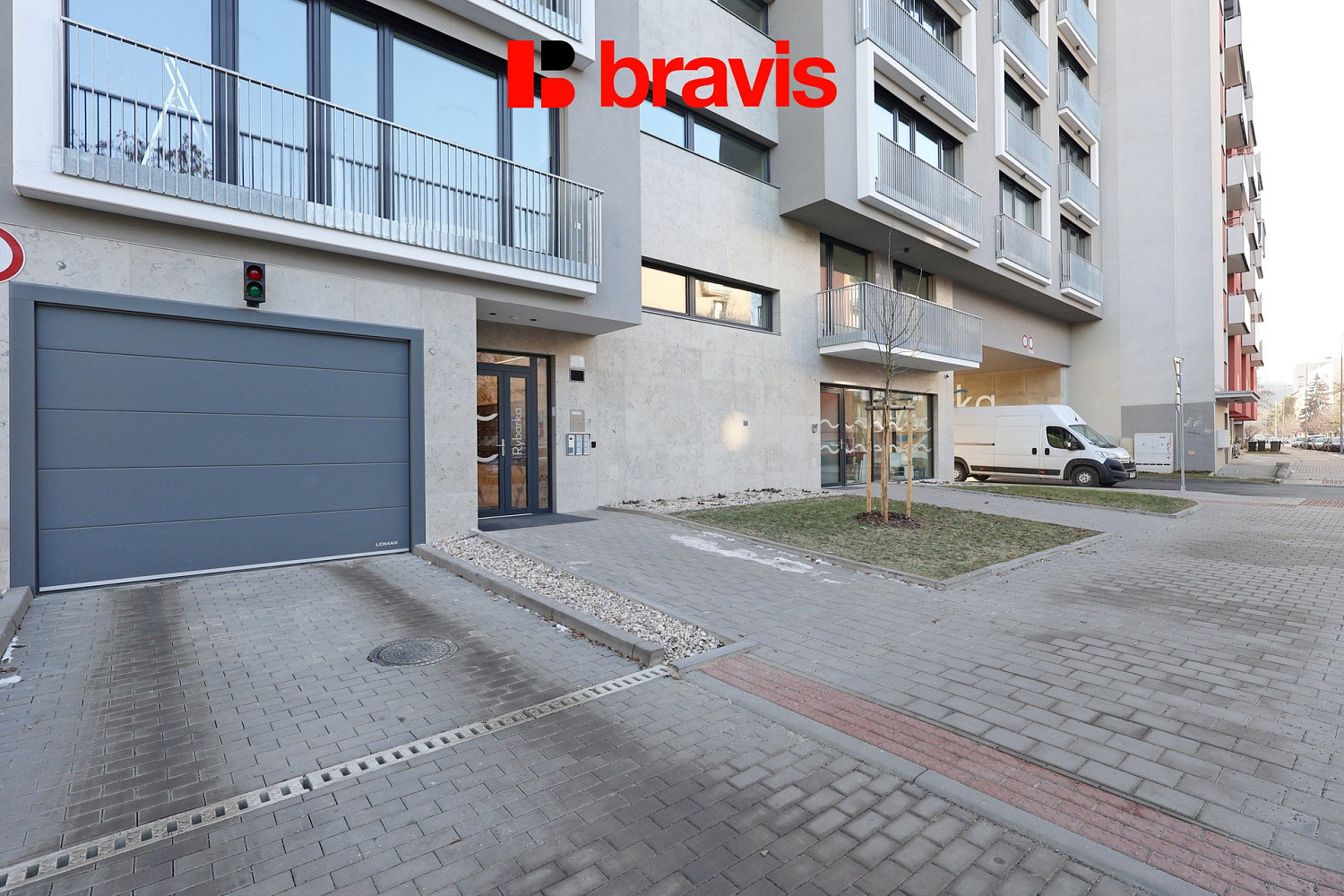 Pronájem garážového stání v bytovém domě rybářka, ul. rybářská, brno - staré brno — photo 2
