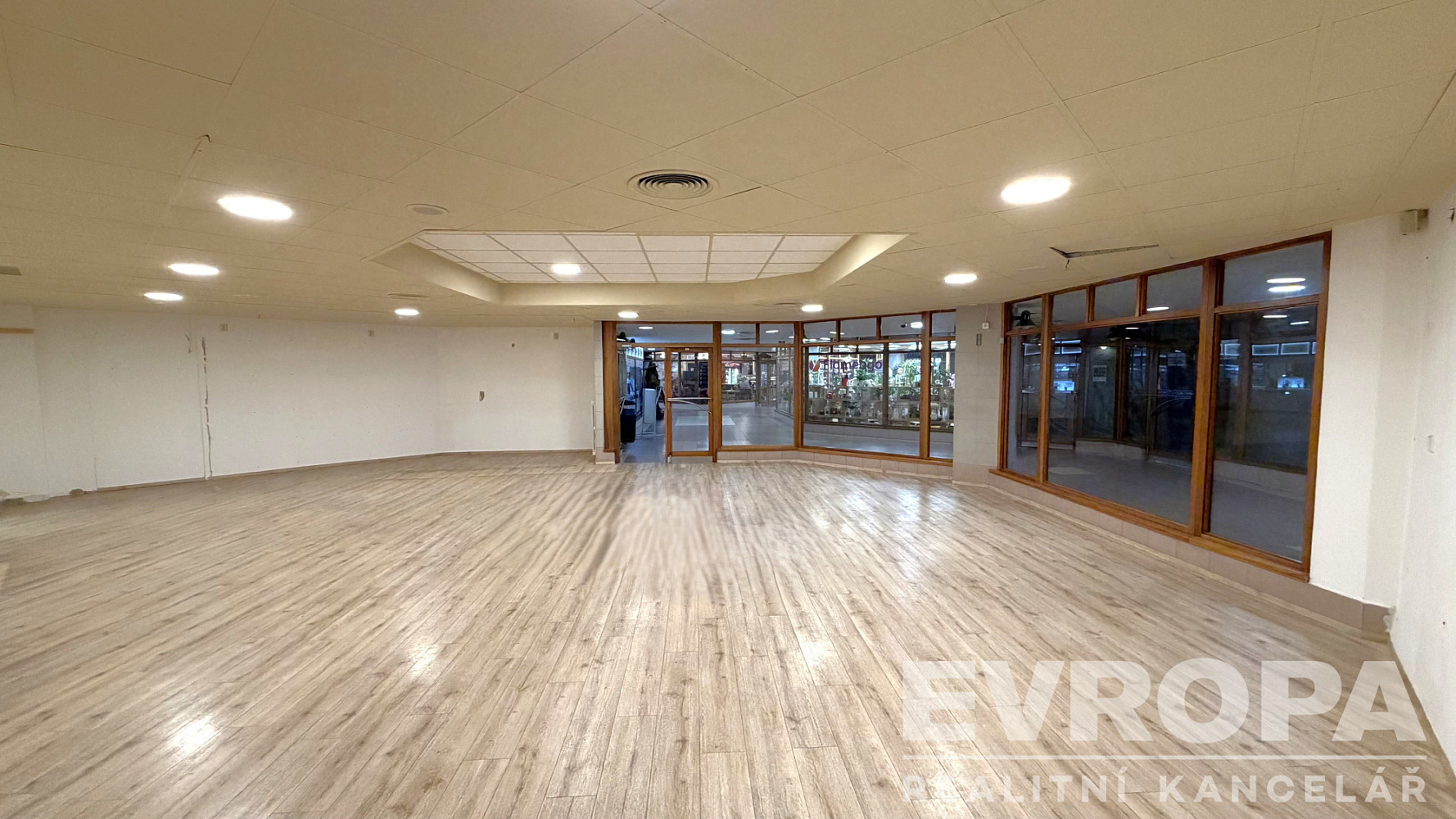 Pronájem obchodních prostor 132 m²